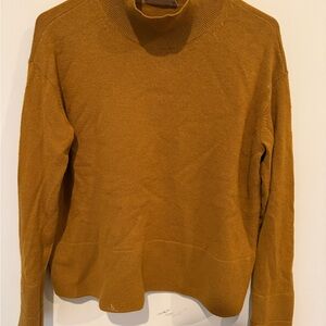 Everlane Women's Cashmere Sweater in Mustard